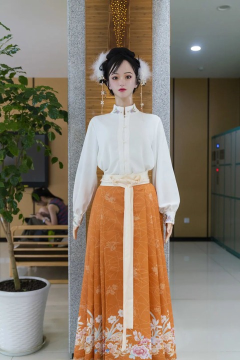 美女ロボット「仙仙」