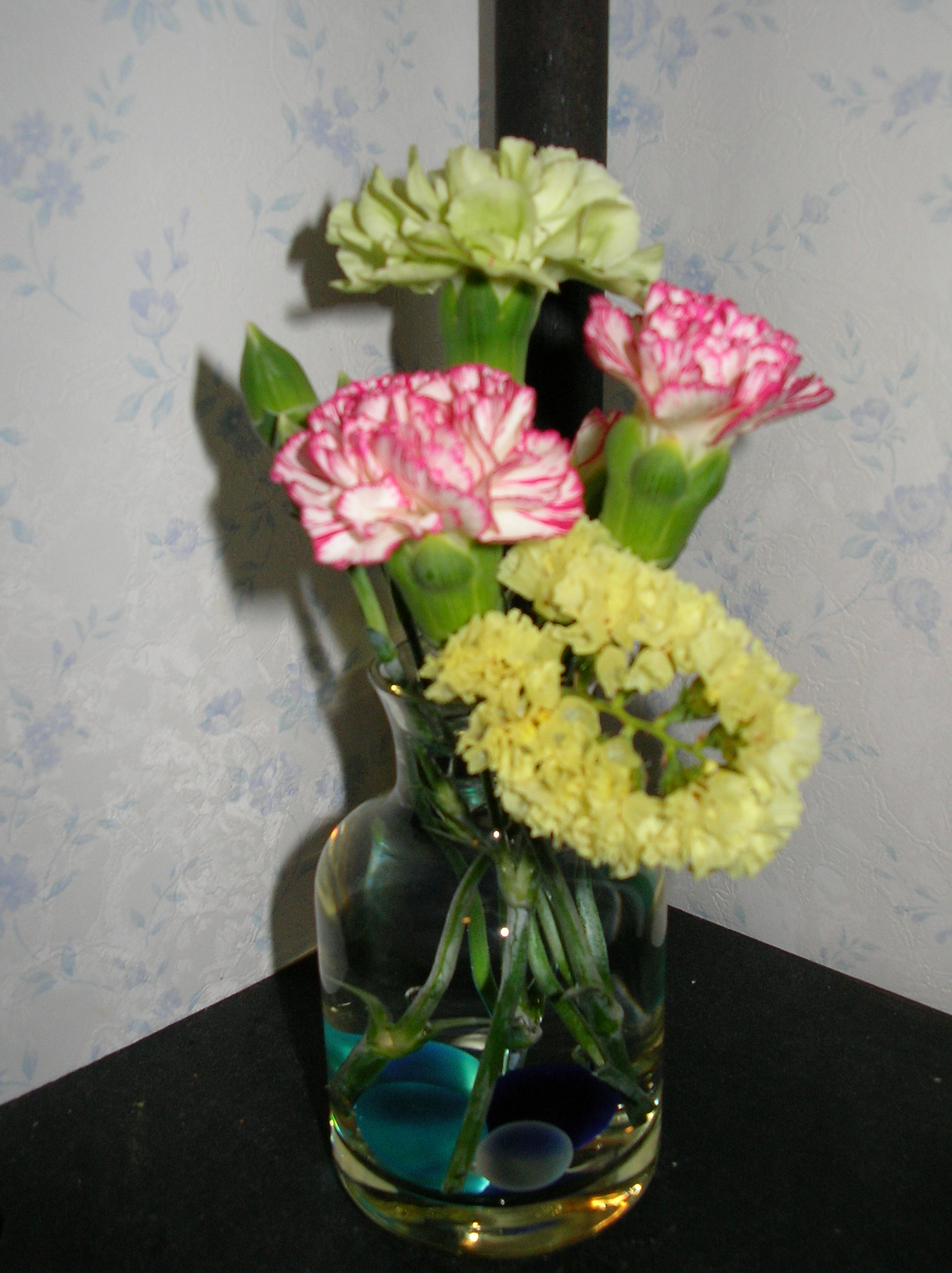 ガラスの花瓶にビー玉を あかね珊瑚の 花 はな 日記