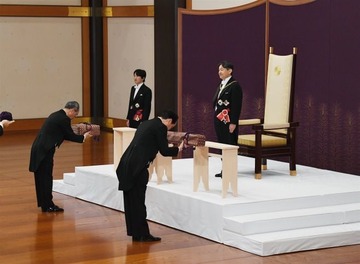 剣璽(けんじ)等承継の儀
