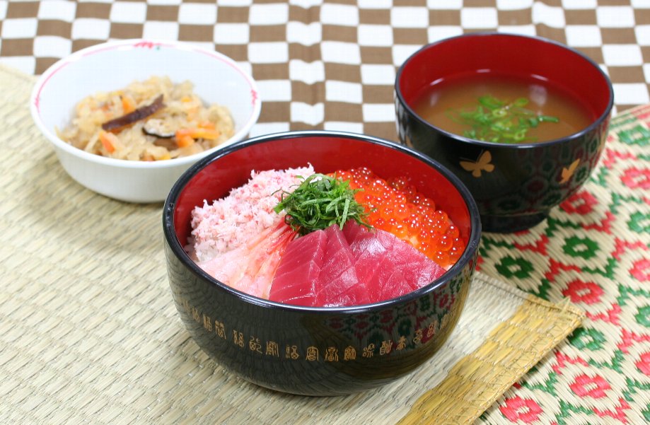 海鮮丼 愛港園献立紹介