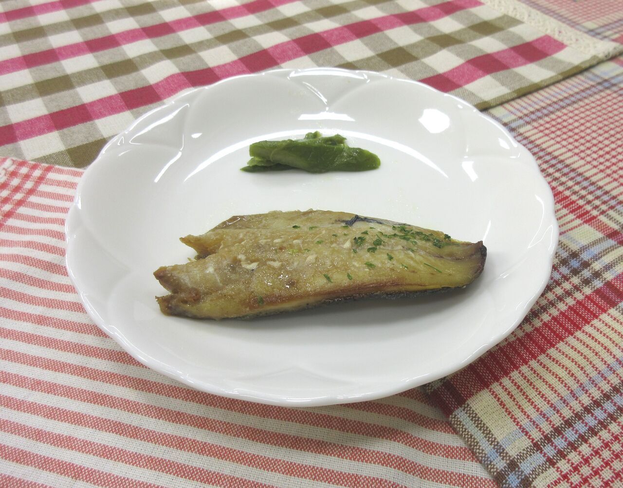 魚のムニエル レモンバターソース 愛港園献立紹介 魚のムニエル レモンバターソース 愛港園献立紹介