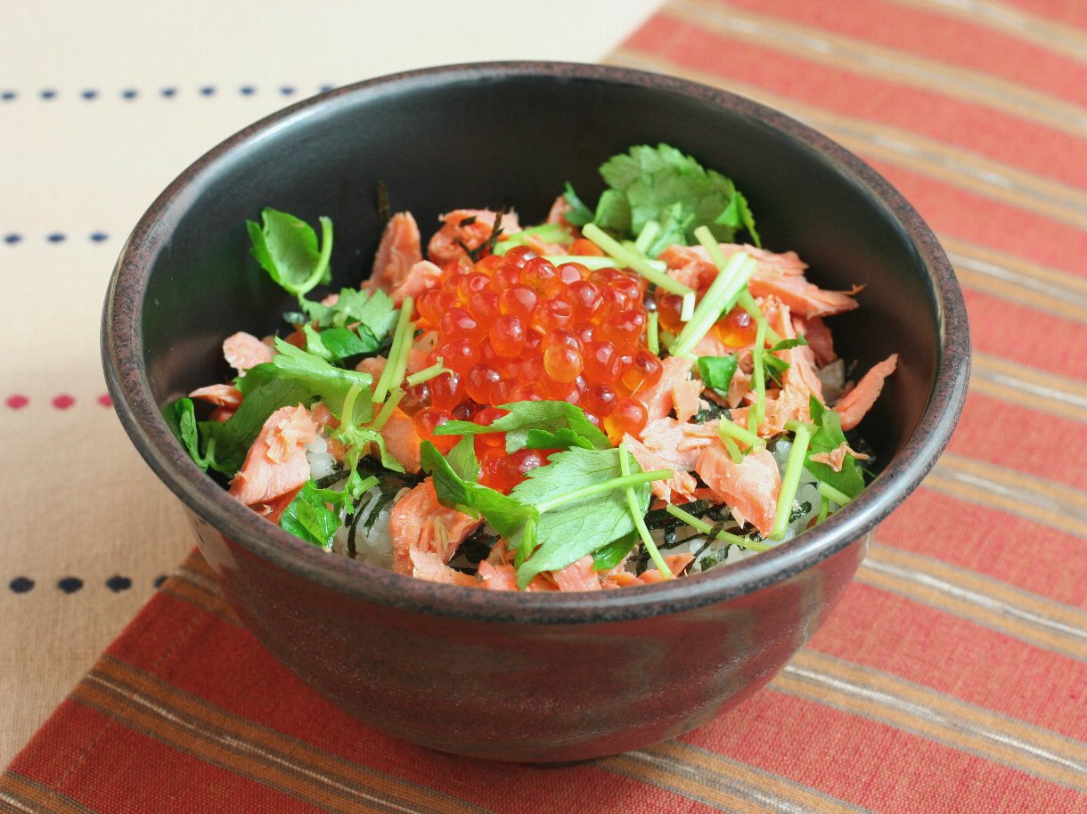 さけといくらの親子丼 愛港園献立紹介