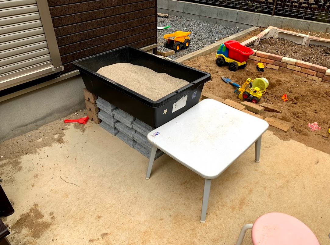 お家に子供用砂場を作りました トロ舟で簡単 お部屋遊びのマンネリ防止 ぴぷめわん家族 年子男女の子育ては大変 時短アイテムでガンガン手抜き