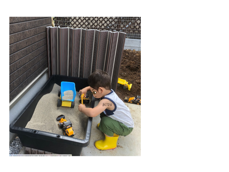 お家に子供用砂場を作りました トロ舟で簡単 お部屋遊びのマンネリ防止 ぴぷめわん家族 年子男女の子育ては大変 時短アイテムでガンガン手抜き