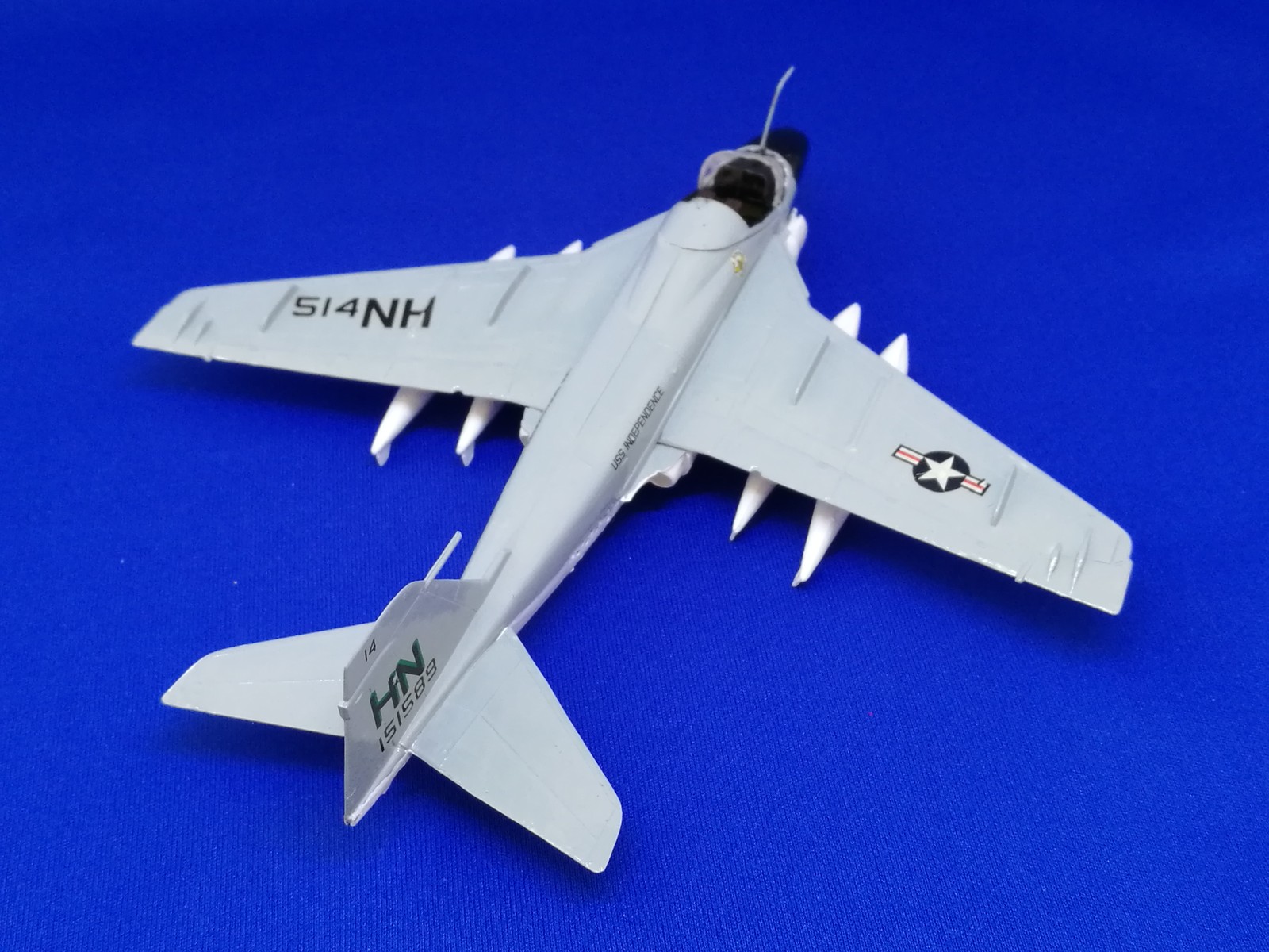 息子】グラマン A-6A イントルーダー (タミヤ 1/100コンバットプレーン