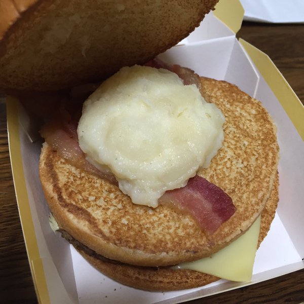 マクドナルドの 名前募集バーガー がヒドすぎると話題に まるっと芸能ニュース速報