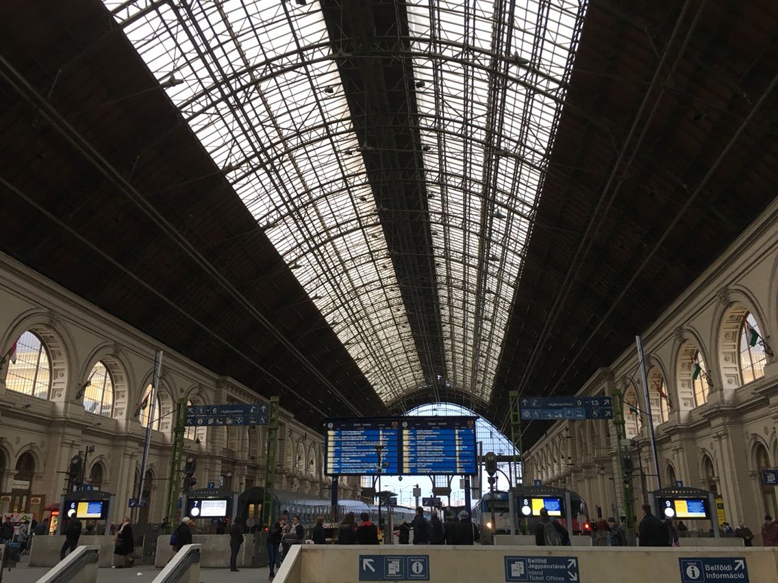 ブダペスト東駅 Keleti Palyaudvar ドナウの東か 遥かもっと東から ブダペスト東駅 Keleti Palyaudvar ドナウの東か 遥かもっと東から