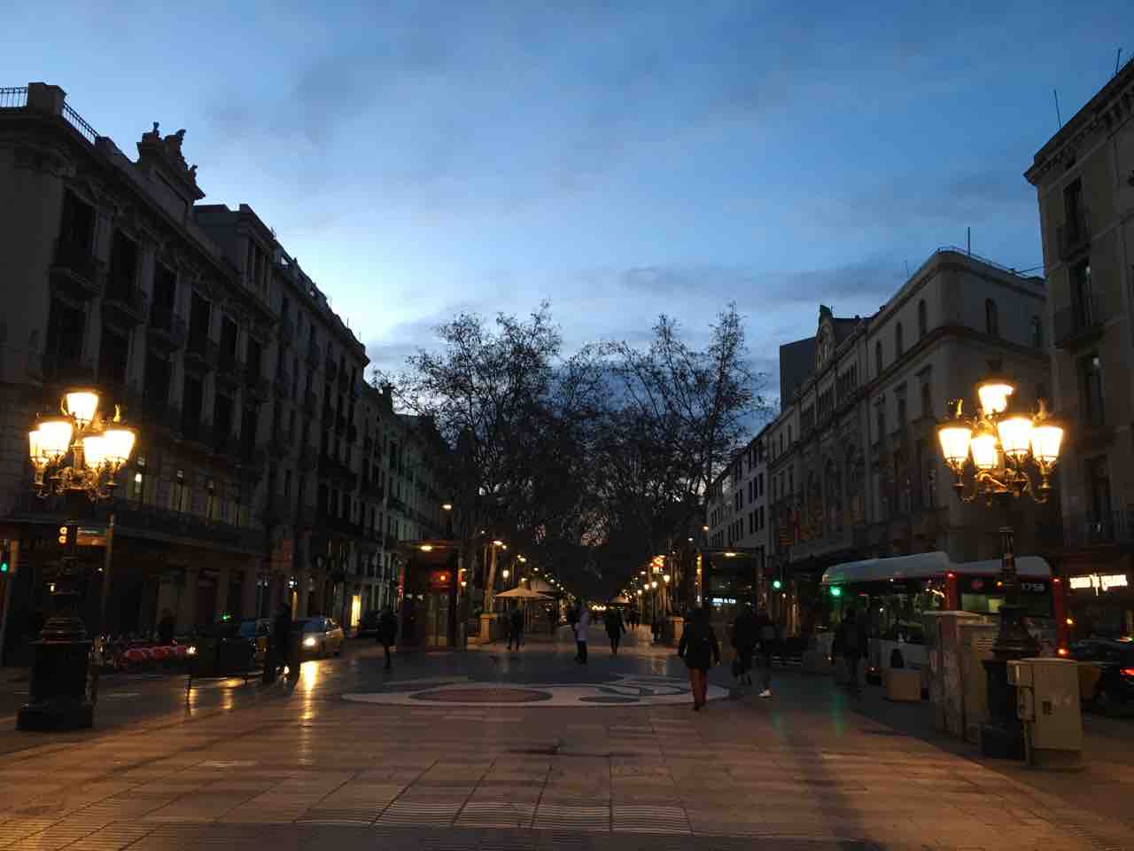 バルセロナ Barcelona の街並み Vol 7 ドナウの東か 遥かもっと東から