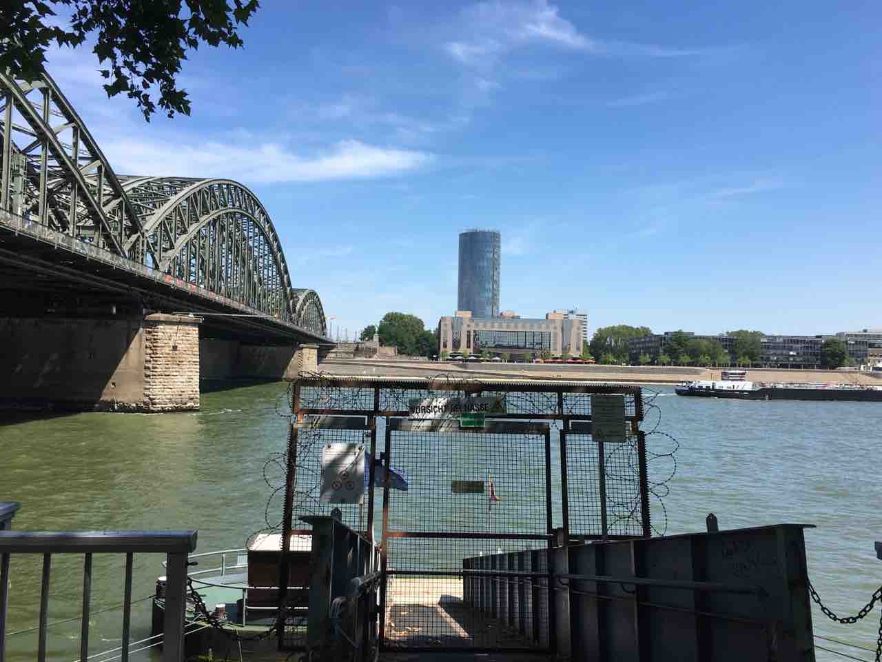 ケルン Koln の街並み ドナウの東か 遥かもっと東から