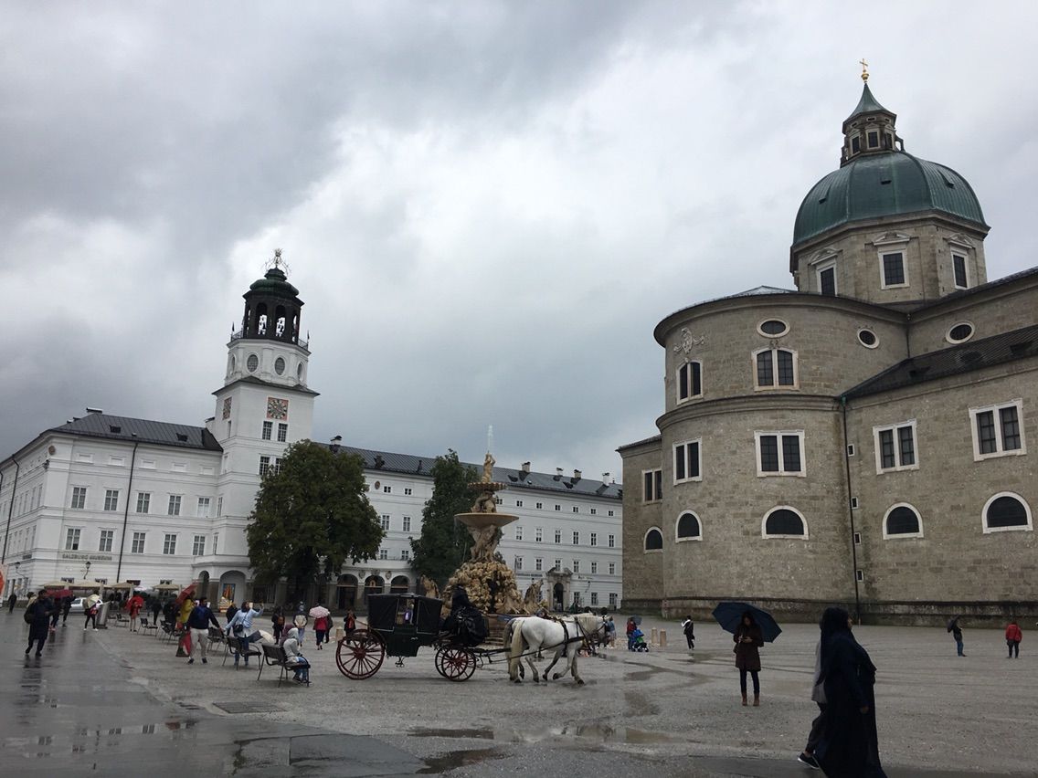 ザルツブルク Salzburg の街並み ドナウの東か 遥かもっと東から