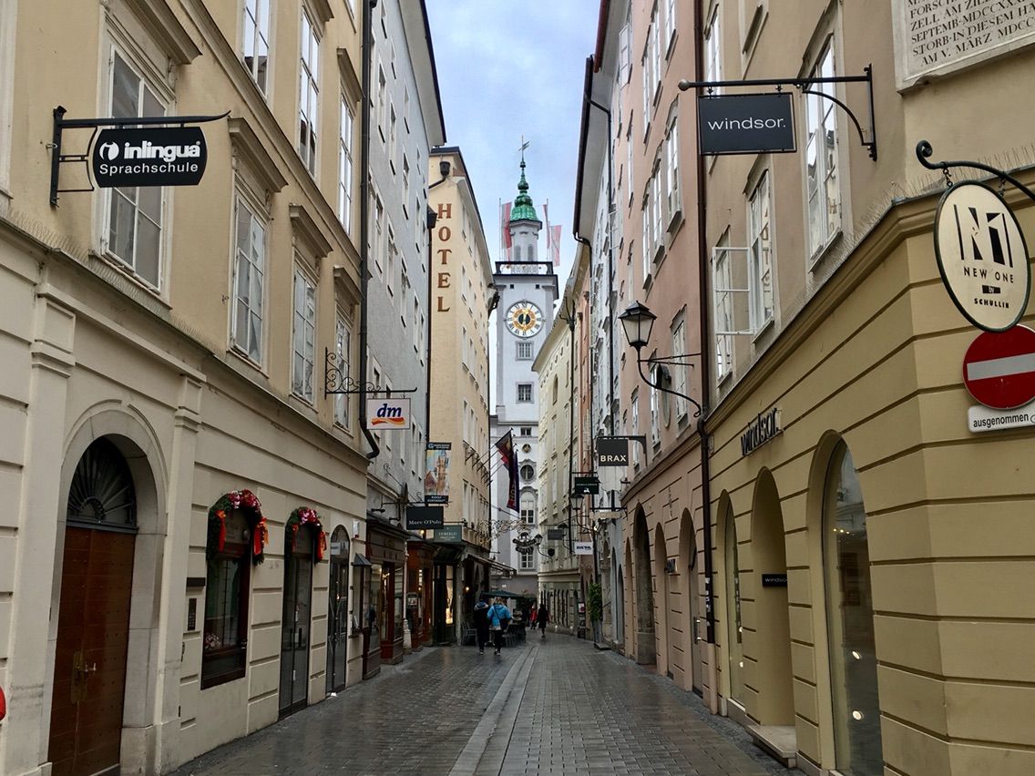 ザルツブルク Salzburg の街並み ドナウの東か 遥かもっと東から