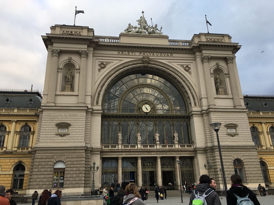 ブダペスト東駅 Keleti Palyaudvar ドナウの東か 遥かもっと東から ブダペスト東駅 Keleti Palyaudvar ドナウの東か 遥かもっと東から
