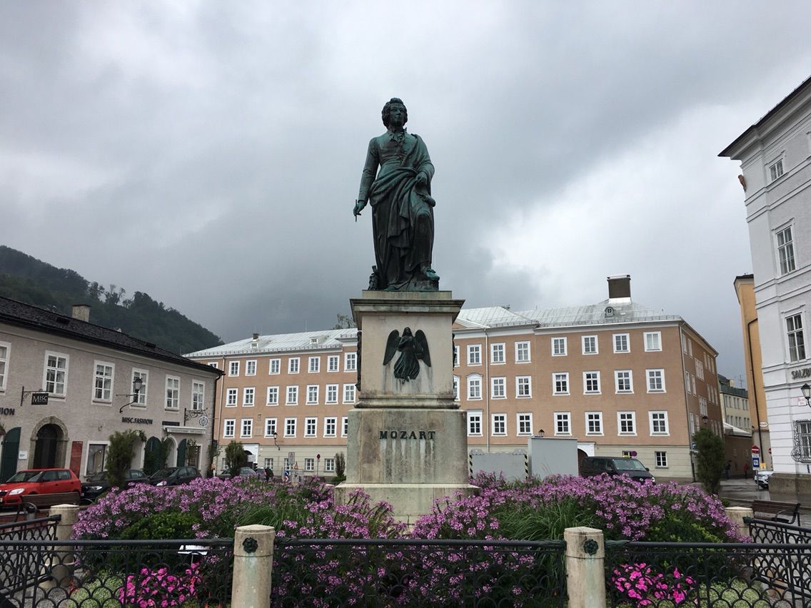 ザルツブルク Salzburg の街並み ドナウの東か 遥かもっと東から