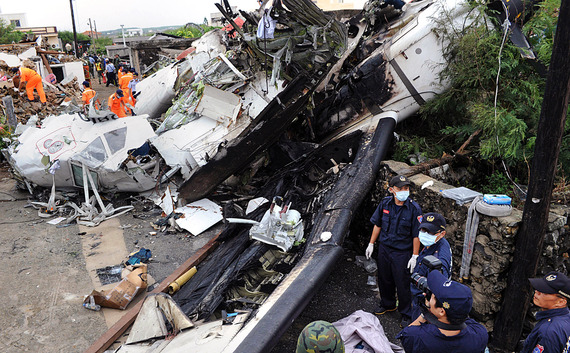 TransAsia Airways Plane Crashes_15