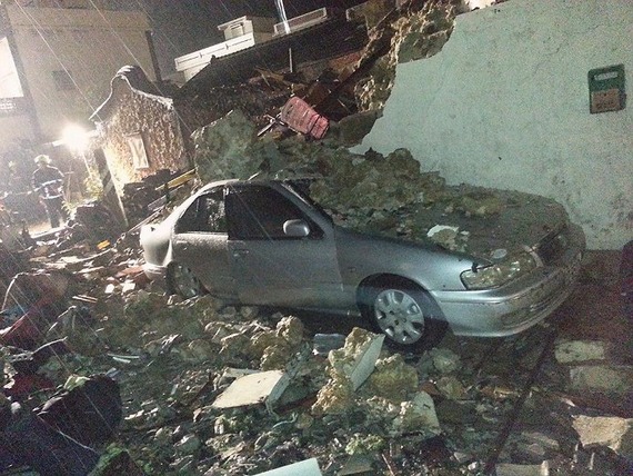 TransAsia Airways Plane Crashes_02
