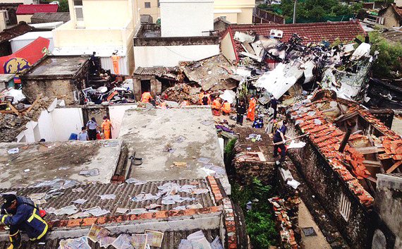 TransAsia Airways Plane Crashes_13