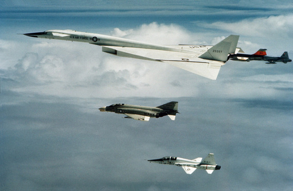 xb70_crash_03