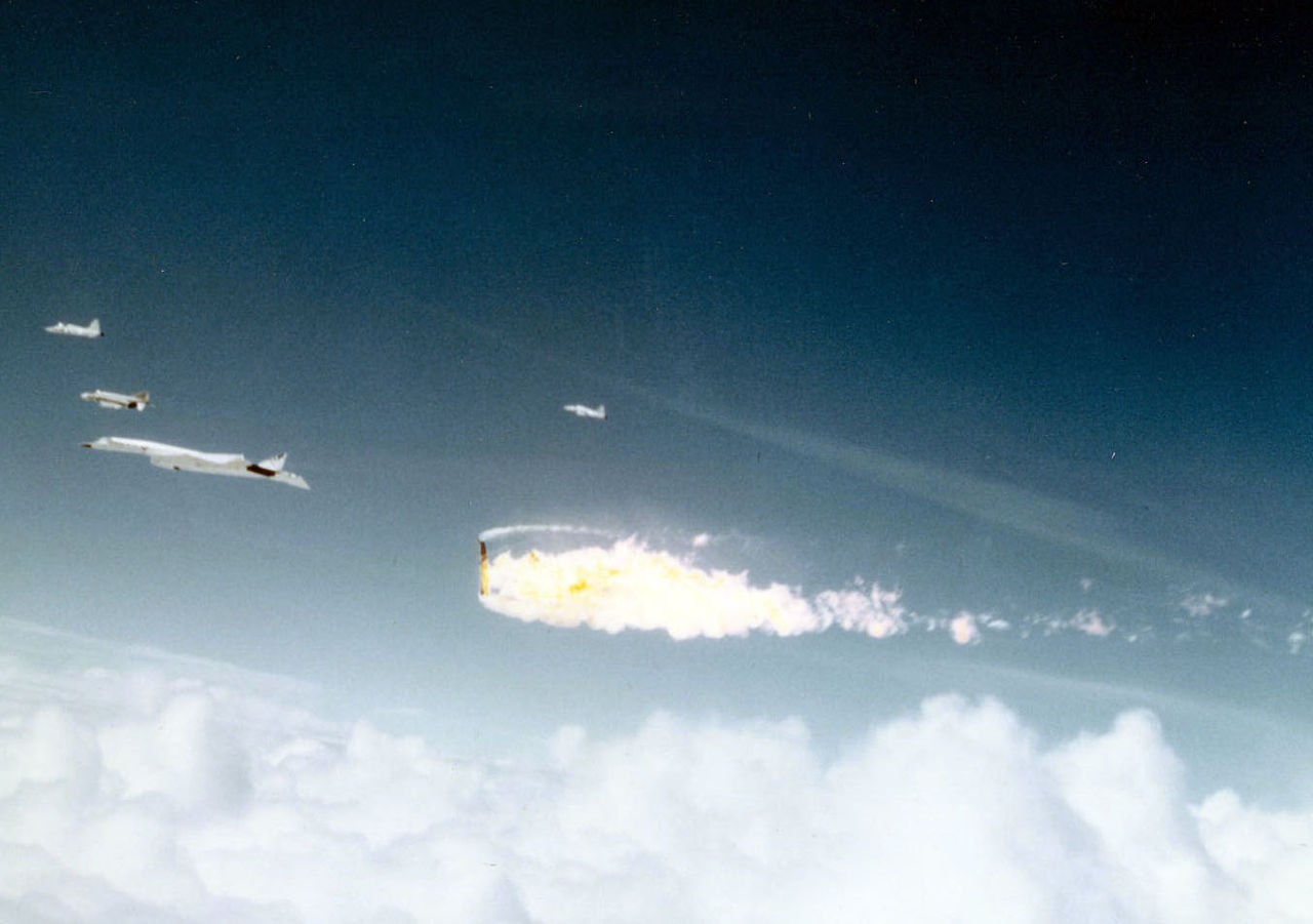 1966年6月8日 試作超音速戦略爆撃機 Xb 70 ヴァルキリー 2号機 F 104n空中衝突墜落事故 写真28枚 動画1点 Overd Planes 1966年6月8日 試作超音速戦略爆撃機 Xb 70 ヴァルキリー 2号機 F 104n空中衝突墜落事故 写真28枚 動画1点 Overd Planes