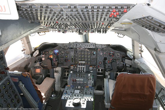 Boing747－200_cockpit_05