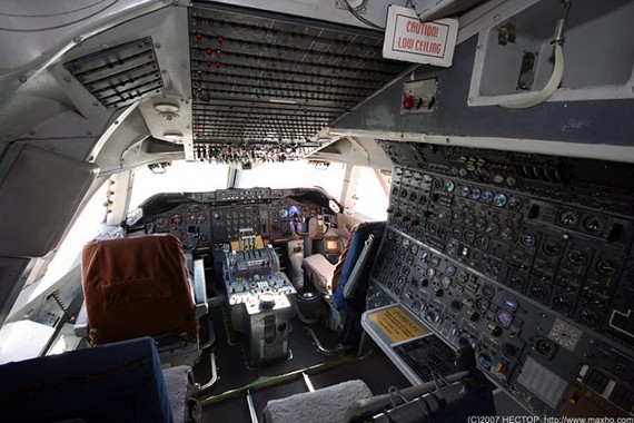 Boing747－200_cockpit_01