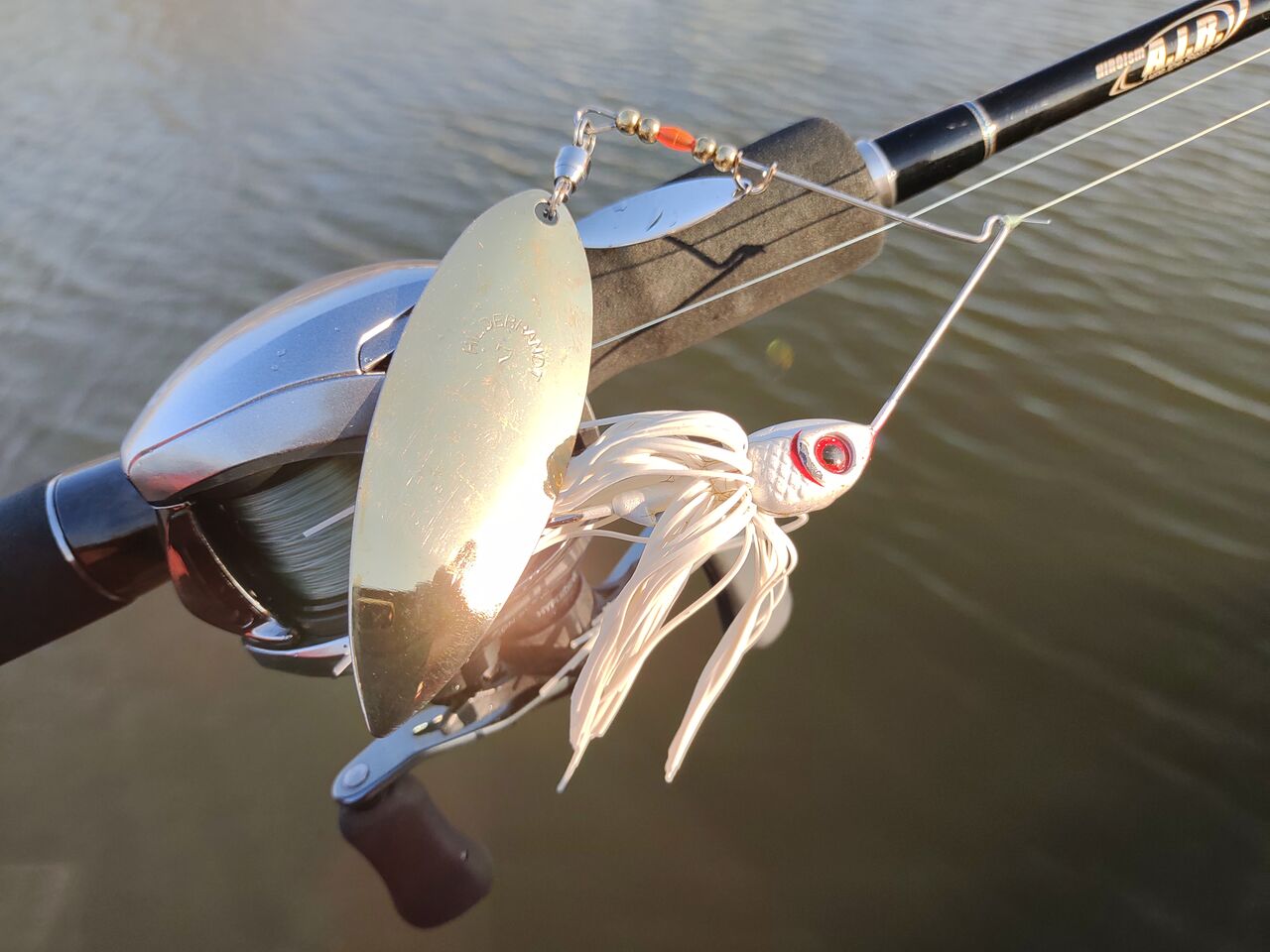 今年も8番ブレードのスピナーベイトを投げ倒したけど 釣りたいバス釣り日記 今年も8番ブレードのスピナーベイトを投げ倒したけど 釣りたいバス釣り日記