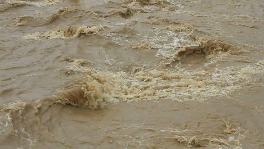 大雨などによる濁り中でバスを釣るためのルアー 釣りたいバス釣り日記 大雨などによる濁り中でバスを釣るためのルアー 釣りたいバス釣り日記