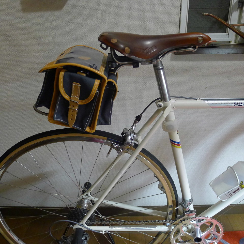 Gilles Berthoudのフロントバッグ : あじこぼたより Gilles Berthoudのフロントバッグ : あじこぼたより