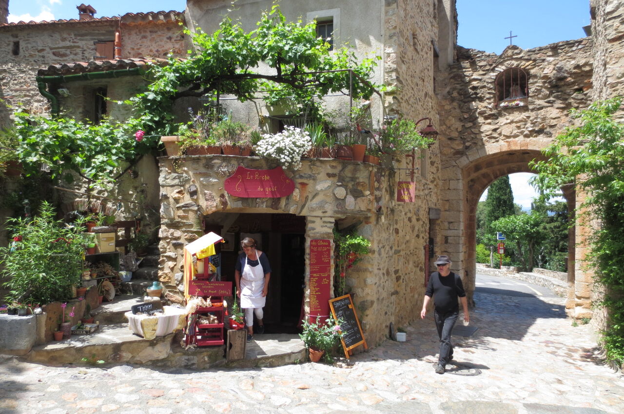 南端フランス ピレネーを望む石造りのお洒落な村 イタリア田舎旅 ときどきイタリア以外も