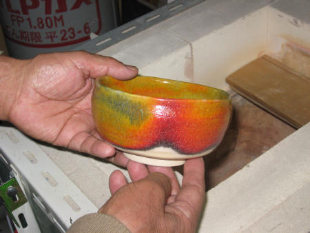 窯変した多彩な色合いの抹茶茶碗
