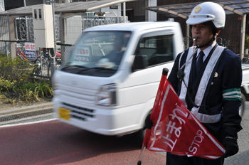 危ない運転してる車に注意したら警察呼ばれた