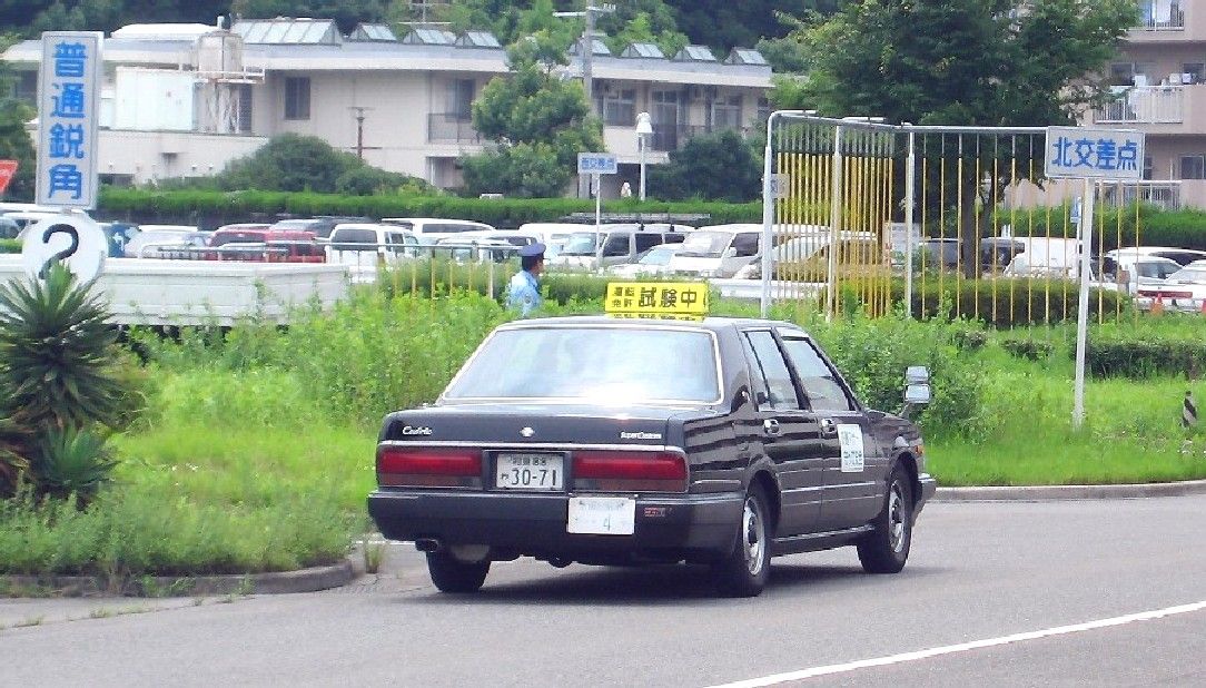 運転免許試験場の一発試験に昨日『4回目』でやっと合格した　ネット識者「公道出てくんなよ…」