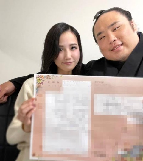 力士の奥さんってだいたい美人か可愛いけど何でなんや すもにゅ