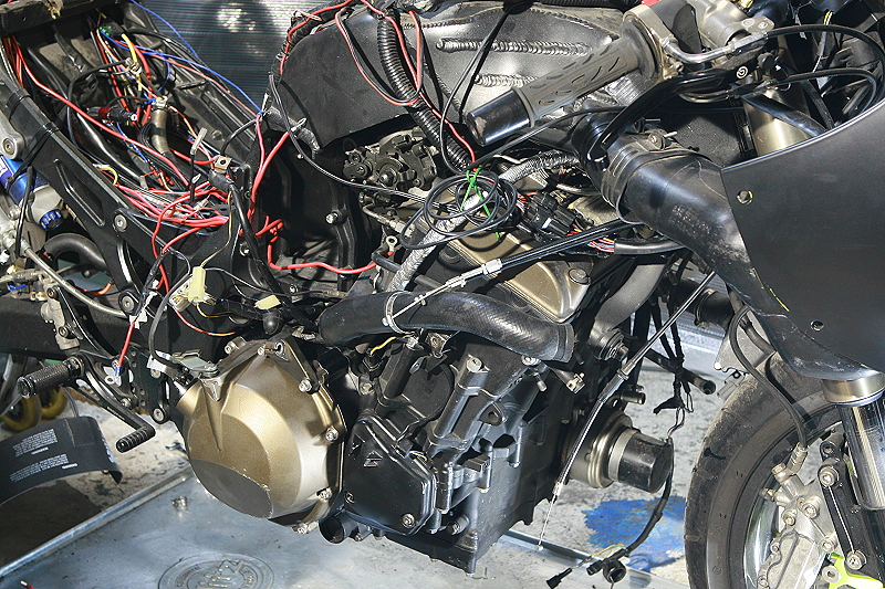 ZX12R 脱エンジン作業 : SECRET BASE RACING ZX12R 脱エンジン作業 : SECRET BASE RACING