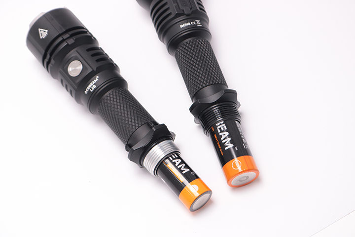 タイムセール! ACEBEAM L16 / L30 スタンダードなタクティカルライト