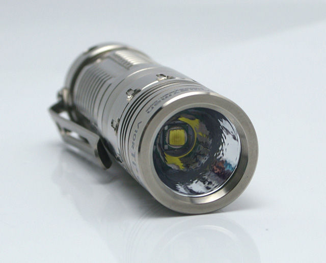 SUNWAYMAN V10R Ti + U2搭載 チタン合金製 無段階調光LEDライト SUNWAYMAN V10R Ti + U2搭載 チタン合金製 無段階調光LEDライト