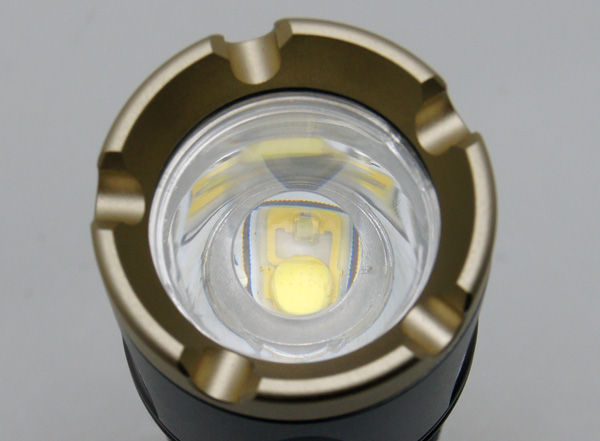 GENTOS ドミネーター DC-209F CR123A 1本使用 LEDライト GENTOS ドミネーター DC-209F CR123A 1本使用 LEDライト