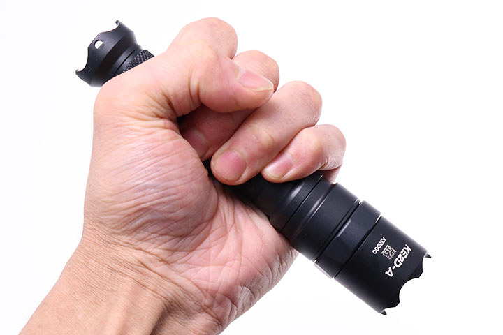対決! SUREFIRE E2D LED DEFENDER ULTRA 対 GENTOS GF008RG 対決! SUREFIRE E2D LED DEFENDER ULTRA 対 GENTOS GF008RG
