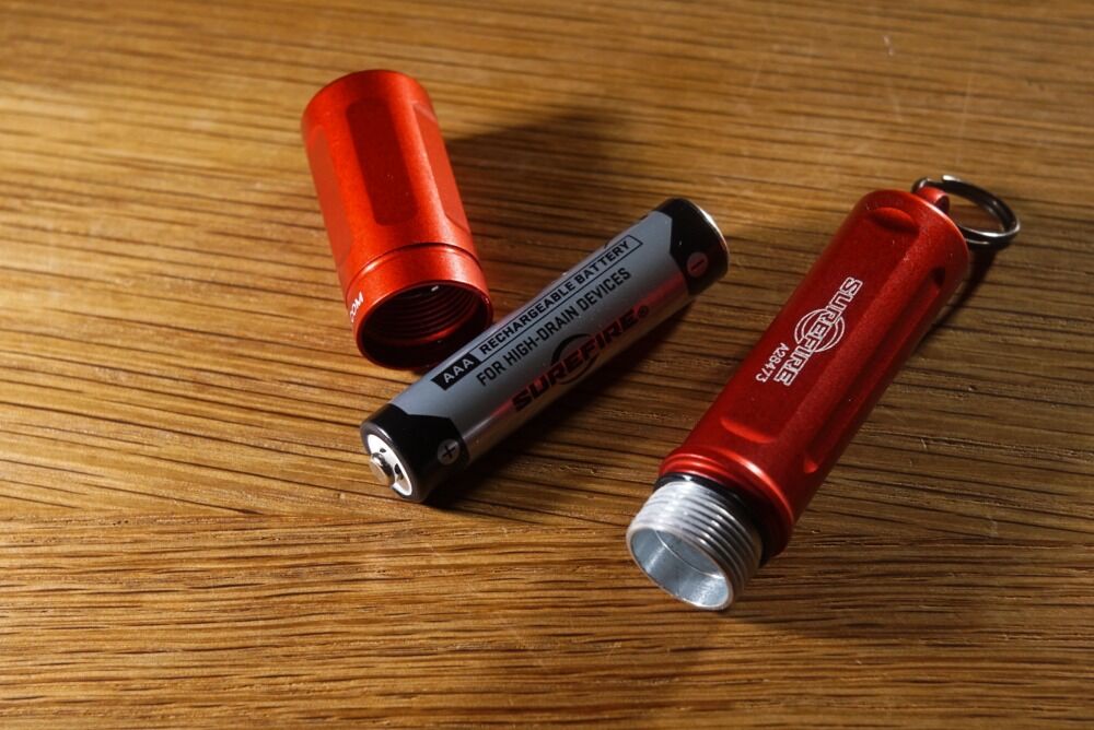 リミテッドエディション! SUREFIRE TITAN-A-RED : アカリ リミテッドエディション! SUREFIRE TITAN-A-RED : アカリ