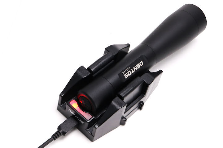 対決! SUREFIRE E2D LED DEFENDER ULTRA 対 GENTOS GF008RG 対決! SUREFIRE E2D LED DEFENDER ULTRA 対 GENTOS GF008RG
