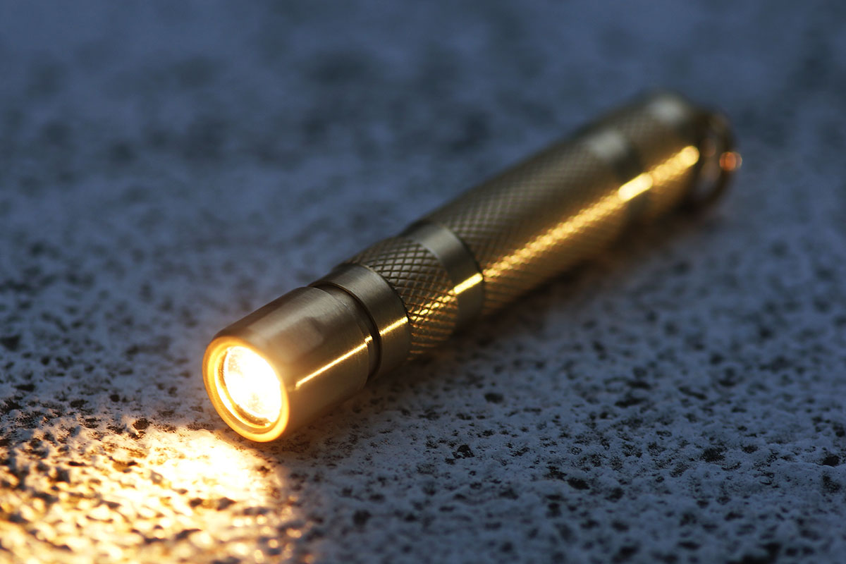 peak-eiger-brass-lug