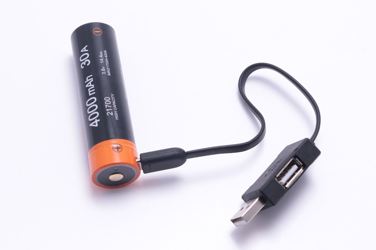 3種類の照射を併せ持つタクティカルライト。ACEBEAM X10 3種類の照射を併せ持つタクティカルライト。ACEBEAM X10