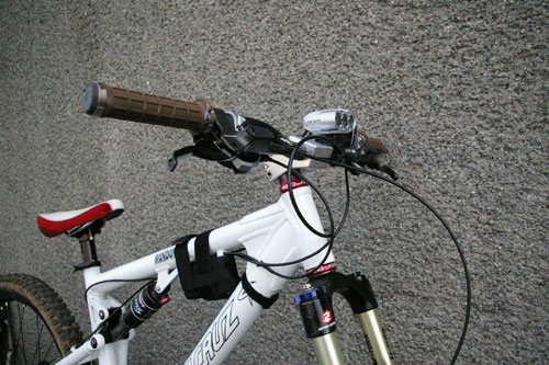 猫目三連装 El 700rc 目指せ ライトマニア Akaricenter 懐中電灯レビュー