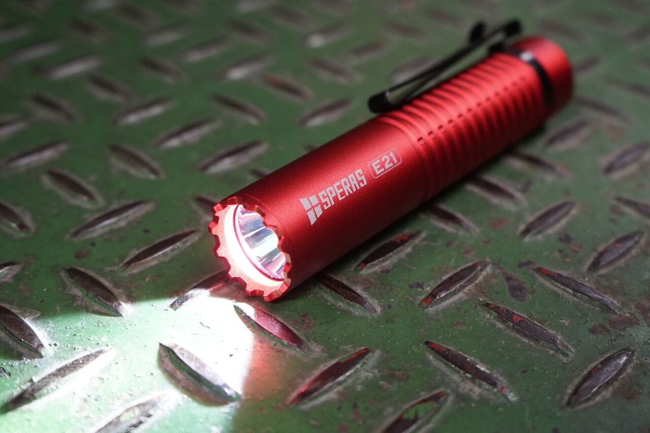 新しい世代の業務用ライト？！普段使いにも最適なSPERAS E21登場