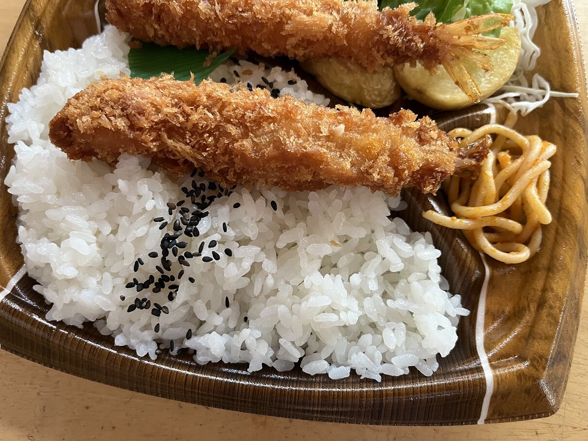 チーズハンバーグ＆海老フライ弁当 平和堂 : ぼくの燃料補給記