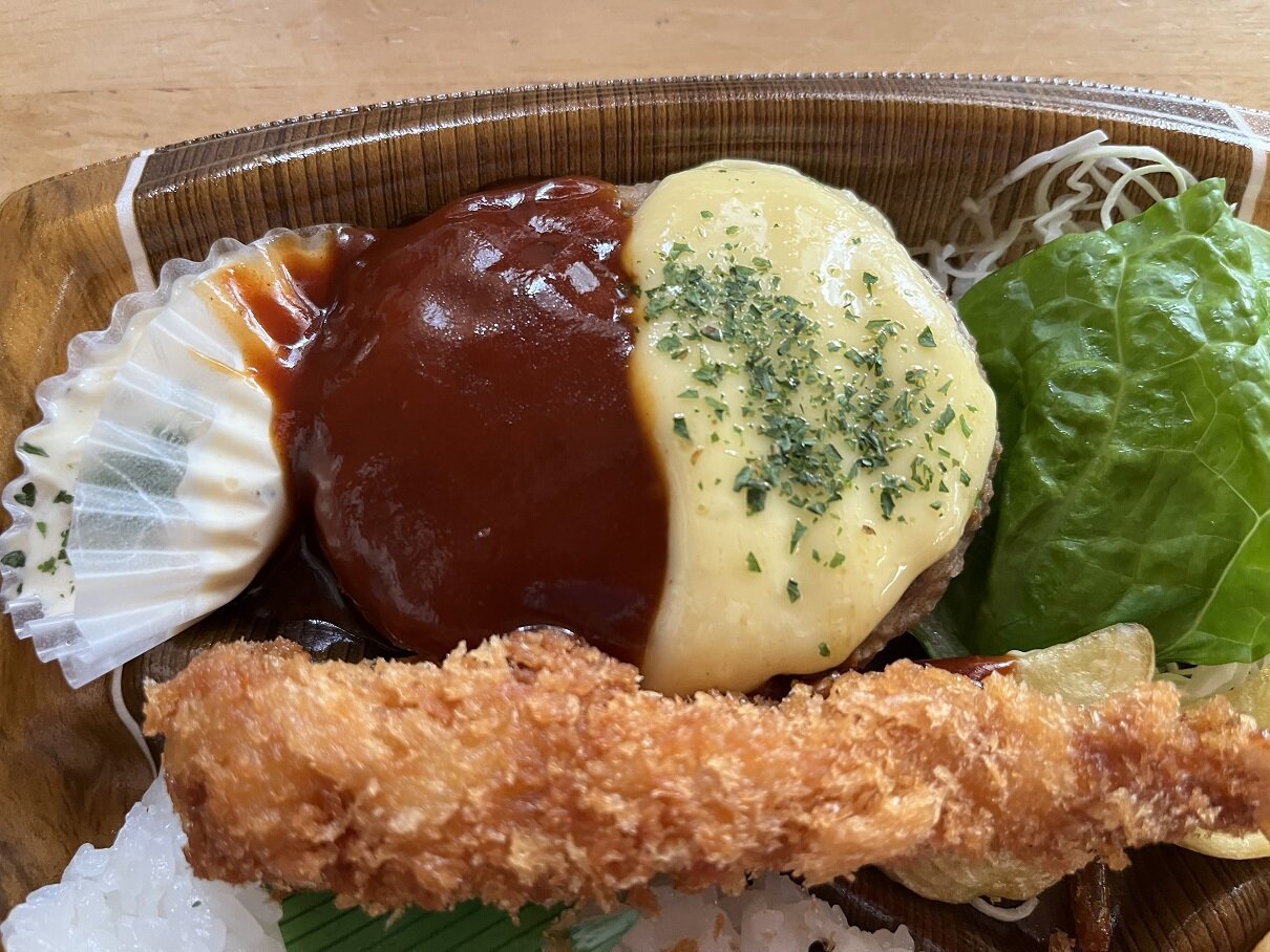 チーズハンバーグ＆海老フライ弁当 平和堂 : ぼくの燃料補給記