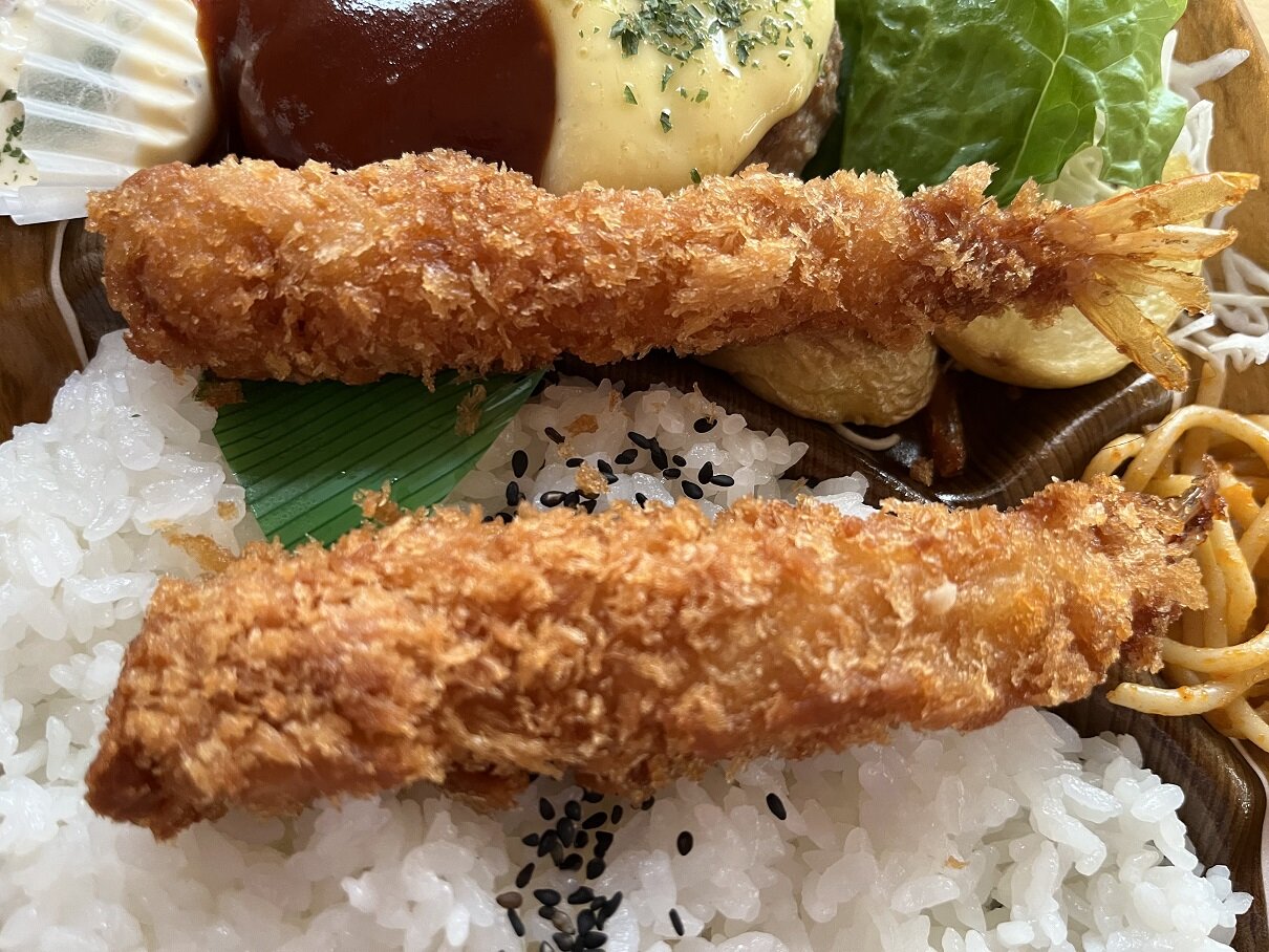 チーズハンバーグ＆海老フライ弁当 平和堂 : ぼくの燃料補給記