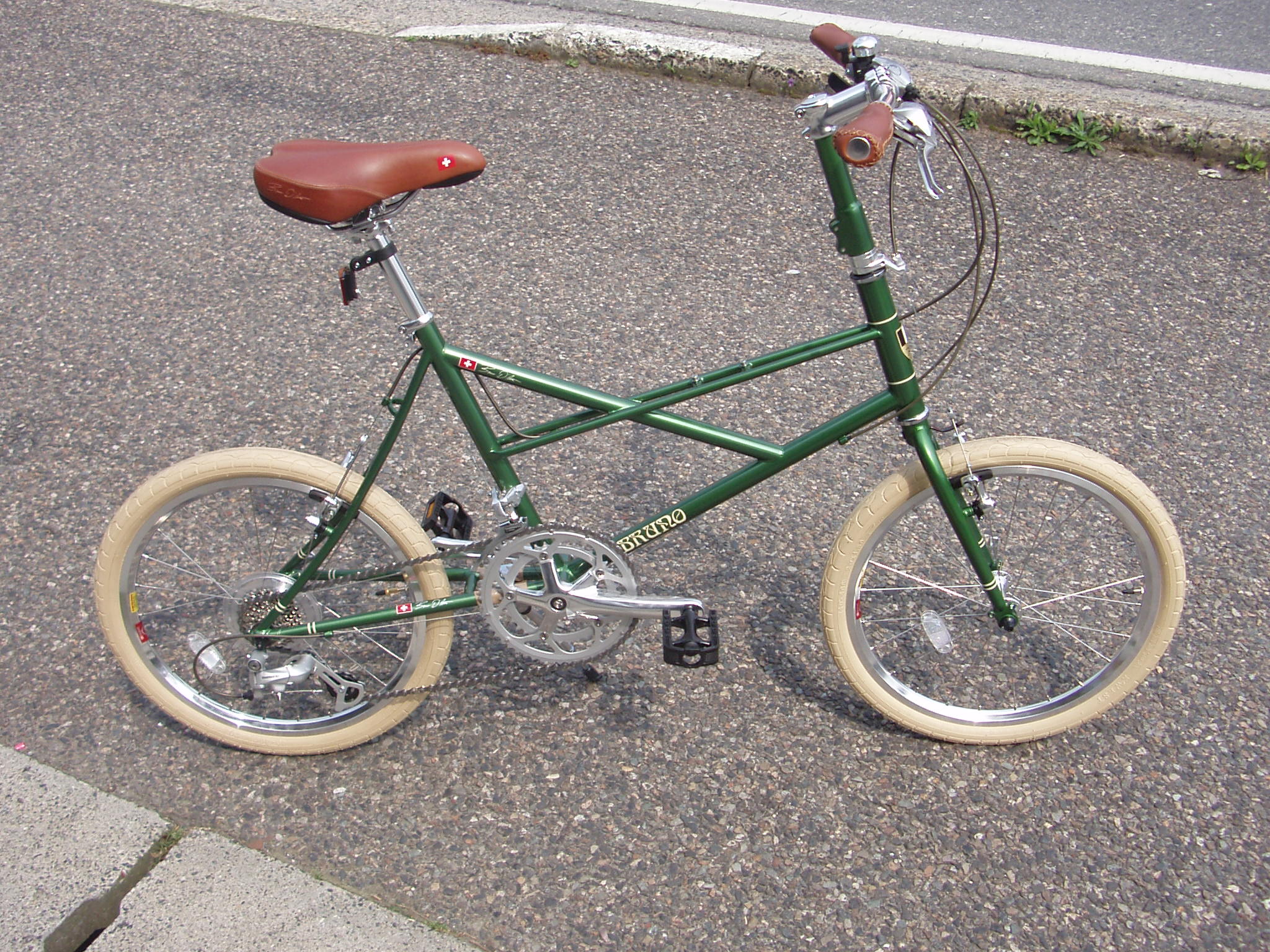 稀少カラー BRUNO 新品チューブ 折りたたみ ブルーノ スイス