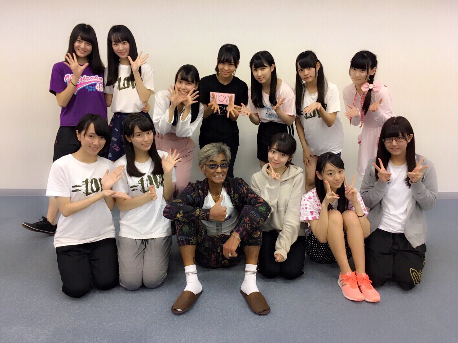 Loveまとめ速報 イコールラブ イコラブまとめサイト One Piece フランキー役の矢尾一樹にイコラブメンバーが声優 のレッスンを受ける Love イコールラブ