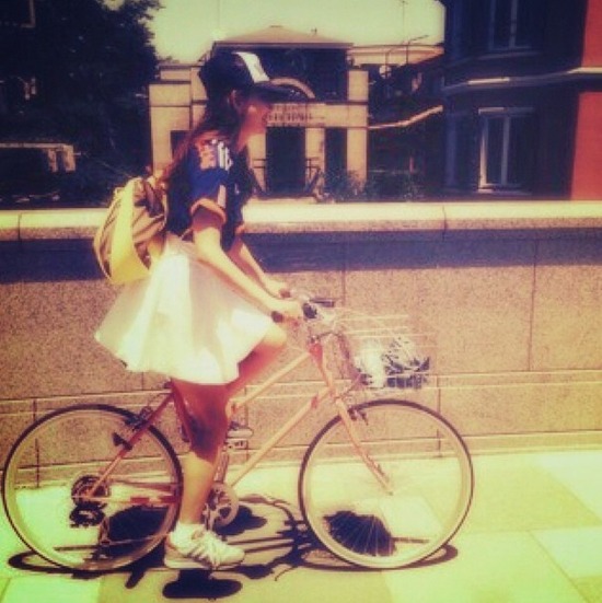 2014y06m19d_225923950