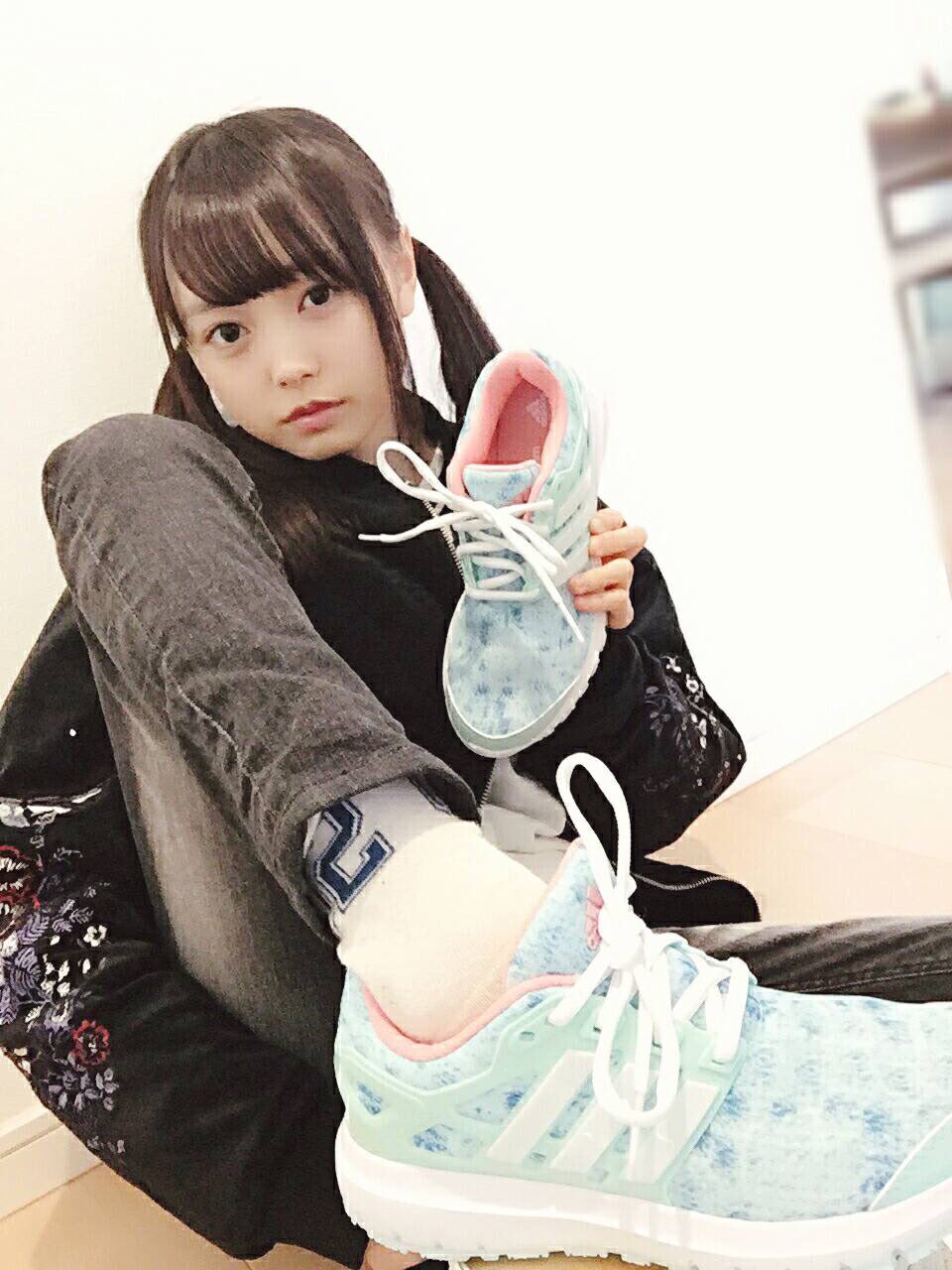 Akb48 樋渡結依 おnewのスニーカーで頑張ってくるねー ひーわたん アイドル速報